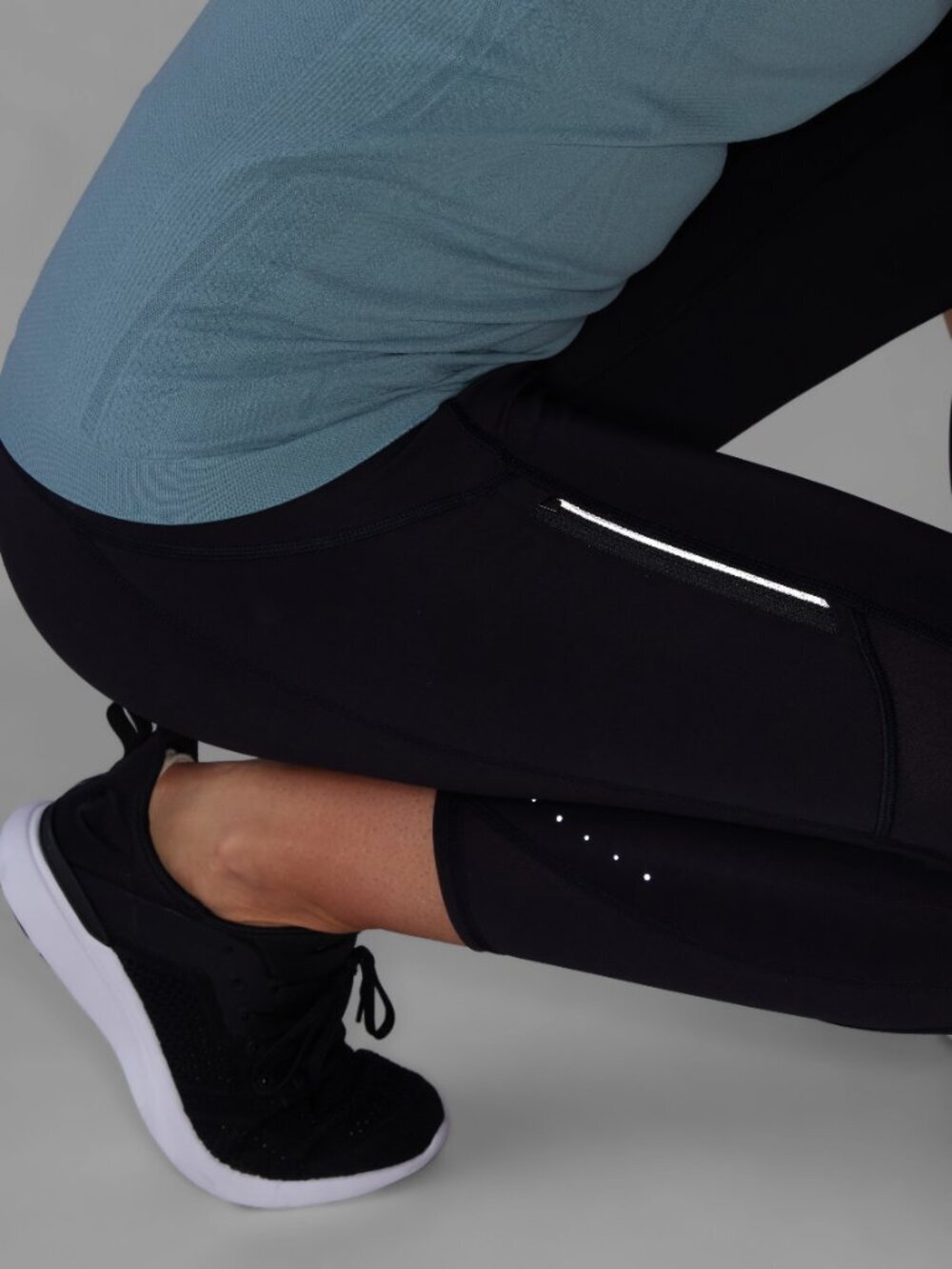 ATHLETA Rainier Unbrushed Black High Rise 7/8 Ankle Leggings, Size S - Picture 3 of 15